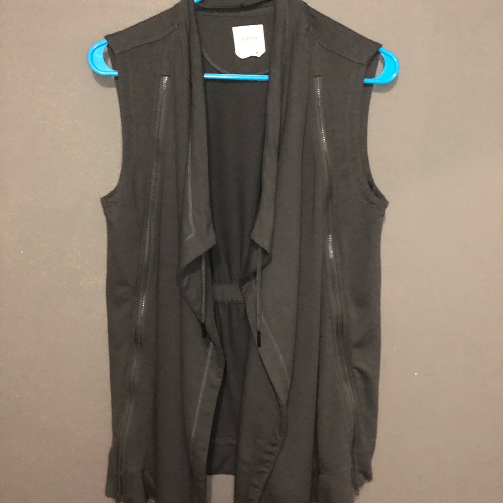 Sleeveless grey vest